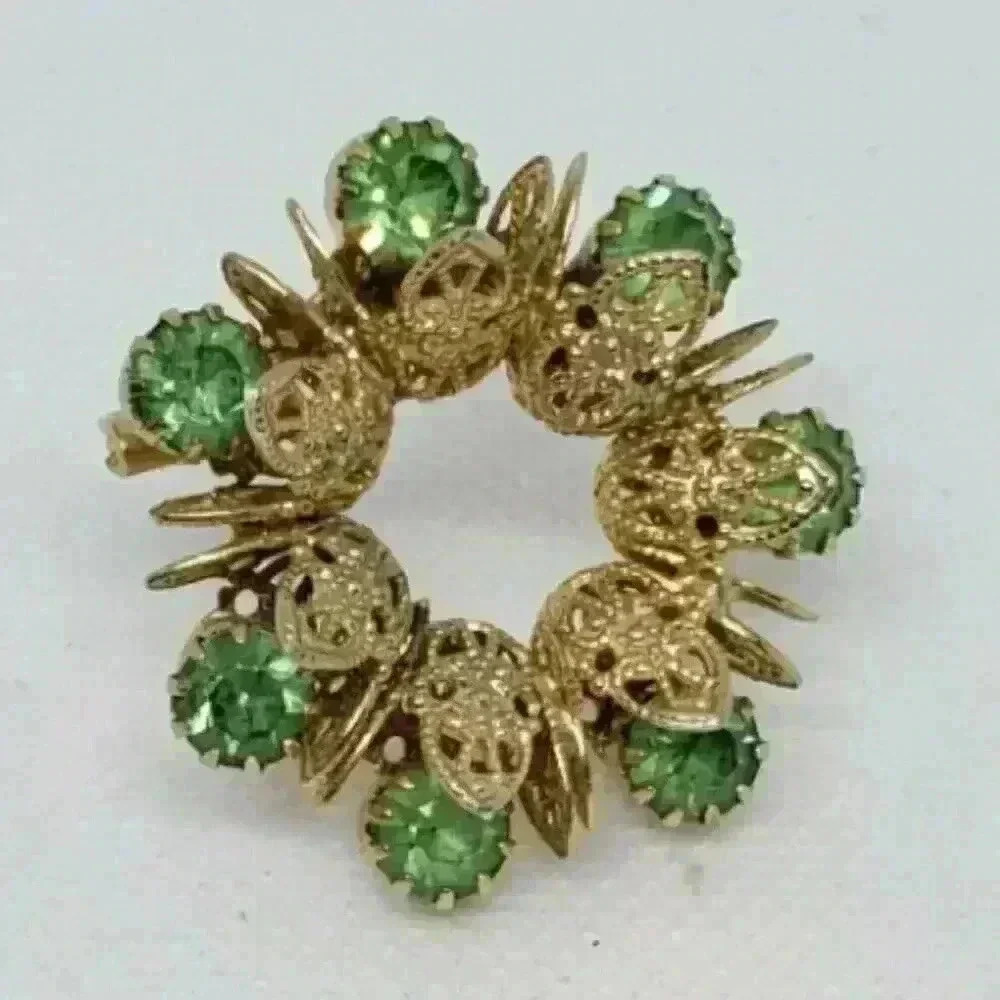 Vintage Brooch Juliana Green Rhinestones Gold Filigree Flower Wreath Victorian